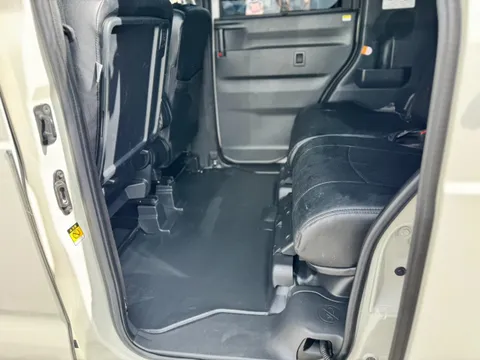 Toyota Pixis Mega