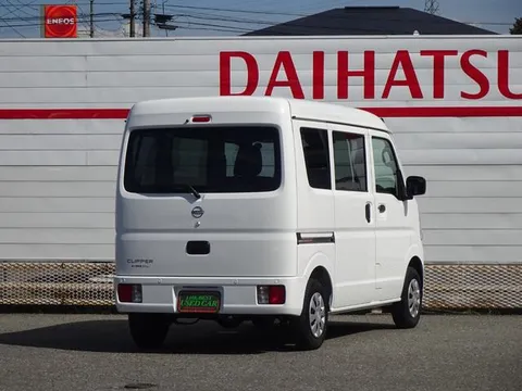 Nissan Clipper Van