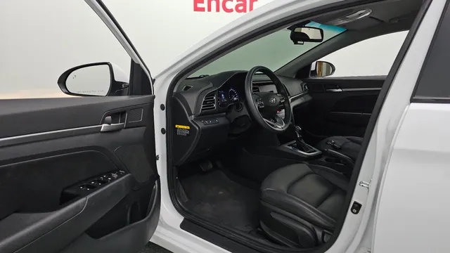 Hyundai Elantra (Avante)