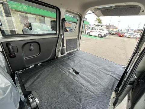 Nissan Clipper Van