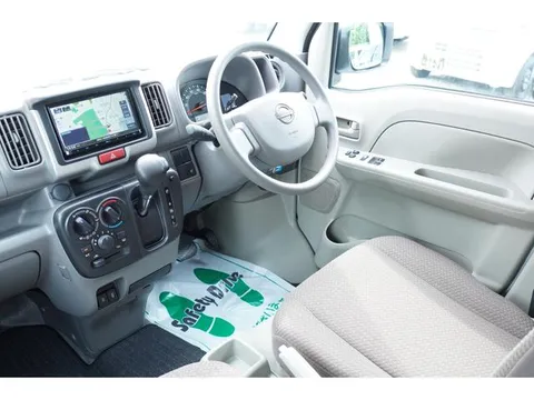 Nissan Clipper Van