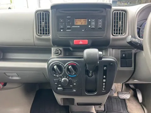 Mitsubishi Minicab Van