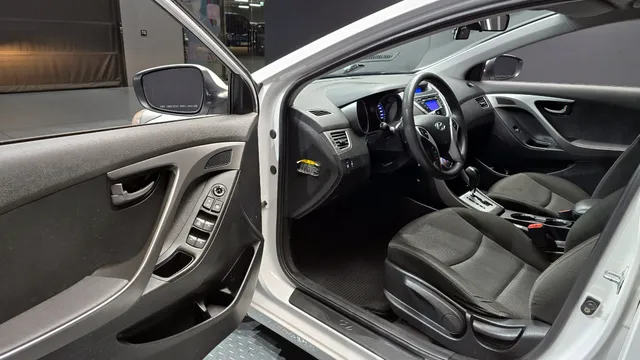 Hyundai Elantra (Avante)