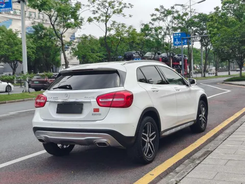 Mercedes-Benz Mercedes-Benz GLA