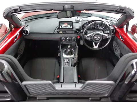 Mazda MX-5 (Roadster)