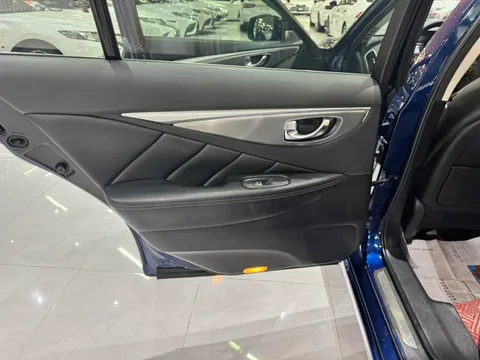 Infiniti Q50L