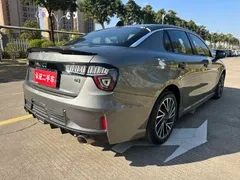 Lynk & Co 03