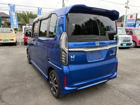 Honda N-BOX Custom