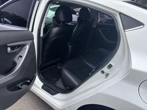Hyundai Elantra (Avante)