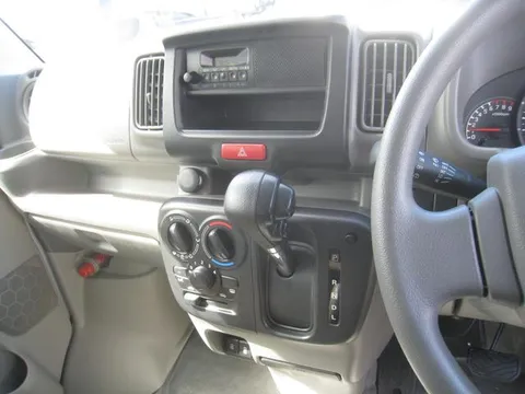 Nissan Clipper Van
