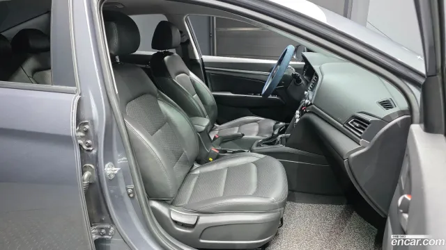 Hyundai Elantra (Avante)
