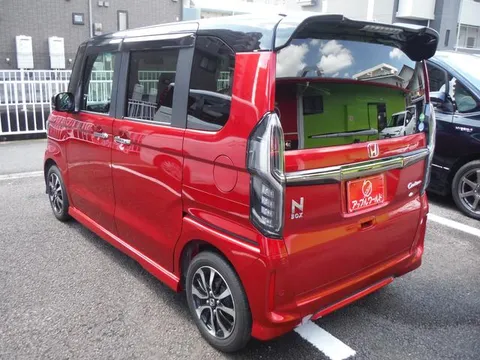 Honda N-BOX Custom