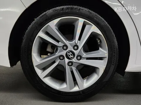 Hyundai Elantra (Avante)