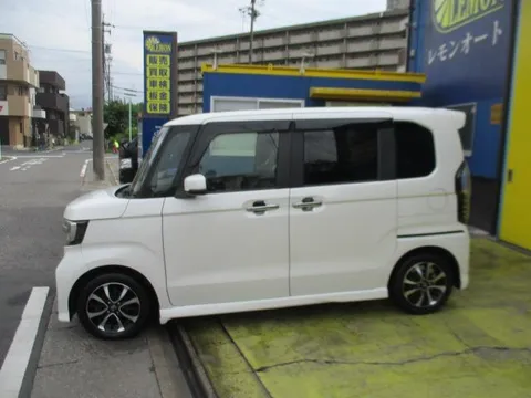 Honda N-BOX Custom