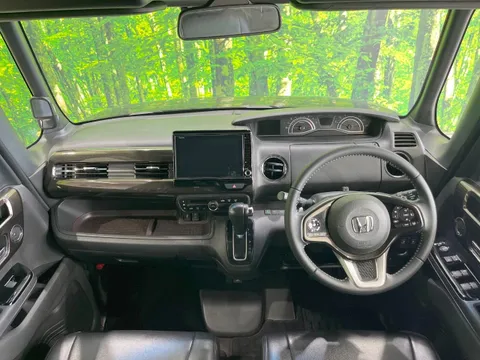 Honda N-BOX Custom