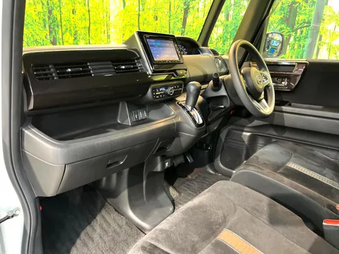 Honda N-BOX Custom