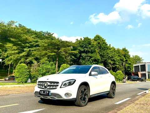 Mercedes-Benz Mercedes-Benz GLA