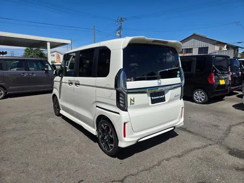 Honda N-BOX Custom