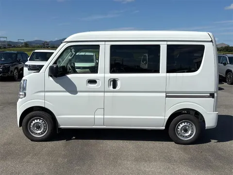 Nissan Clipper Van