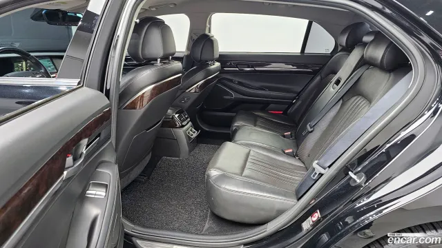 Genesis G90 (EQ900)
