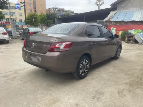 Peugeot 301