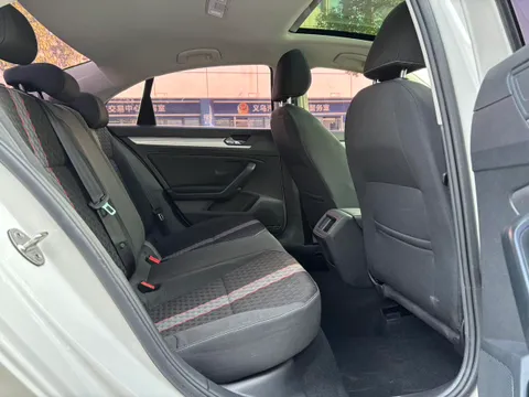 Volkswagen Lamando