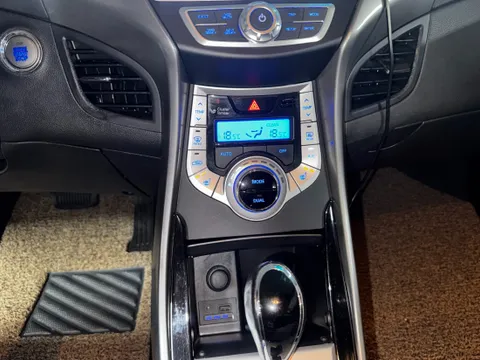 Hyundai Elantra (Avante)