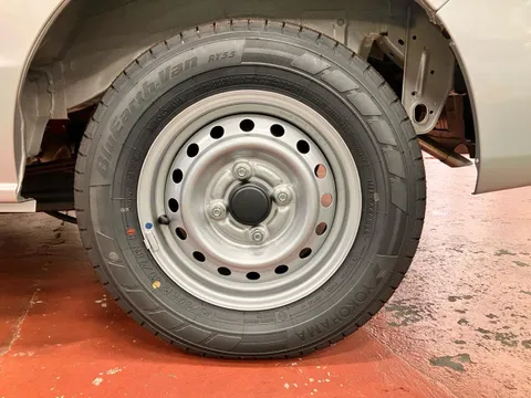 Nissan Clipper Van