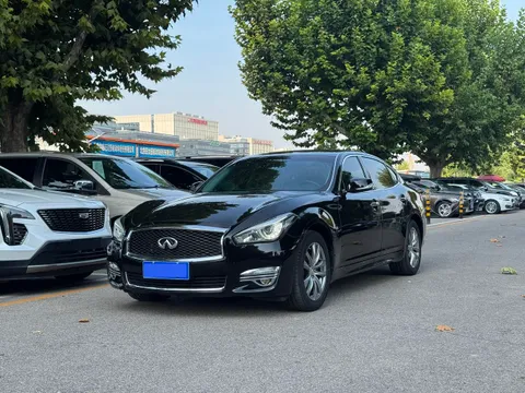 Infiniti Q70