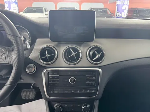 Mercedes-Benz Mercedes-Benz GLA