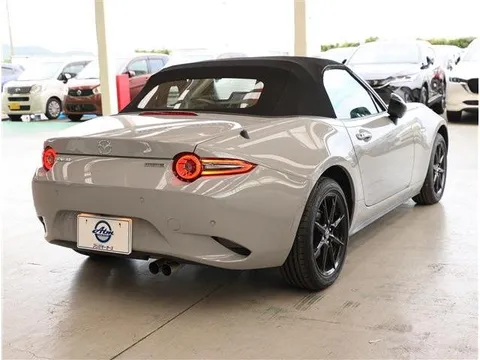 Mazda MX-5 (Roadster)