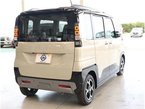 Mitsubishi Delica Mini