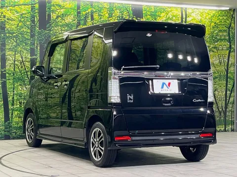 Honda N-BOX Custom