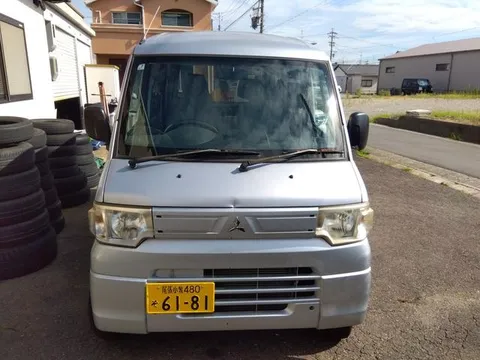 Mitsubishi Minicab Van