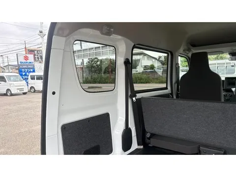 Nissan Clipper Van