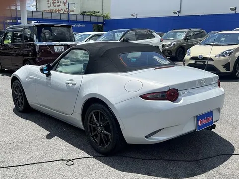 Mazda MX-5 (Roadster)