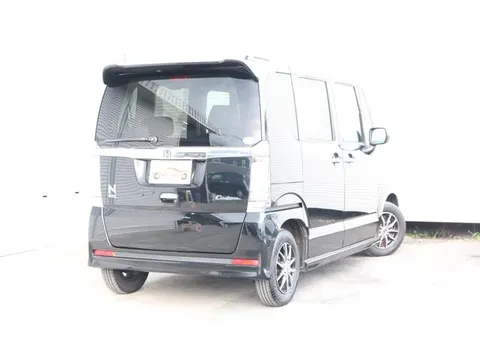 Honda N-BOX Custom