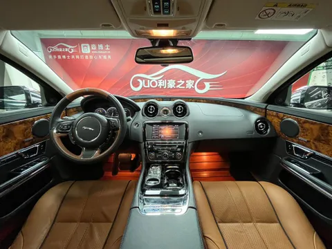 Jaguar XJ