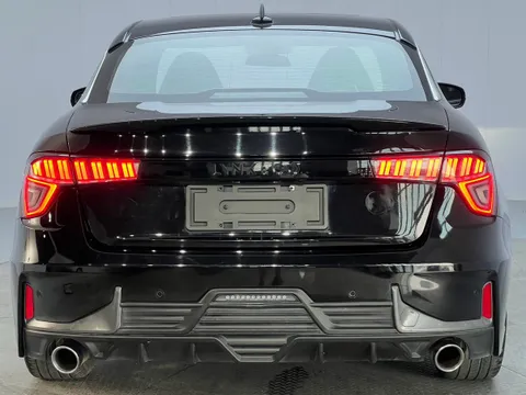 Lynk & Co 03