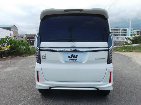 Honda N-BOX Custom