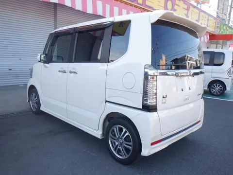 Honda N-BOX Custom