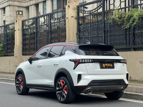 Lynk & Co 06