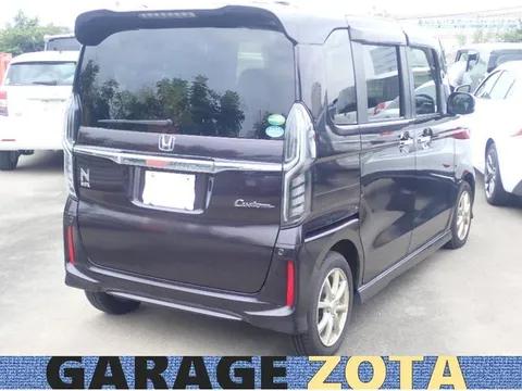 Honda N-BOX Custom
