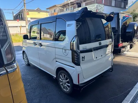 Honda N-BOX Custom