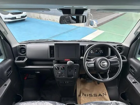 Nissan Clipper Van