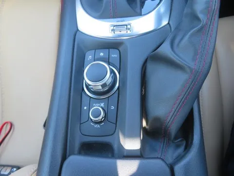 Mazda MX-5 (Roadster)