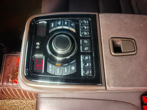 Hongqi H7