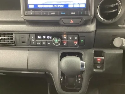 Honda N-BOX Custom