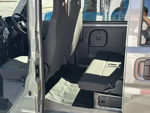 Nissan Clipper Van