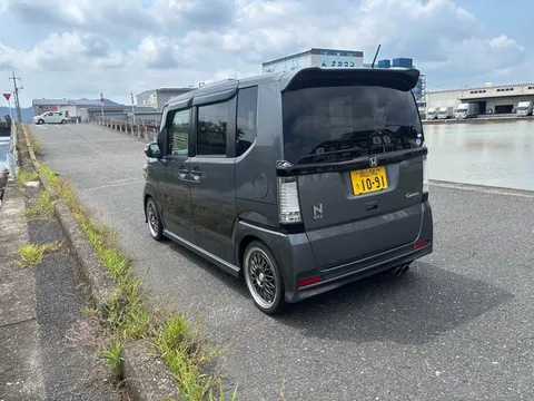 Honda N-BOX Custom